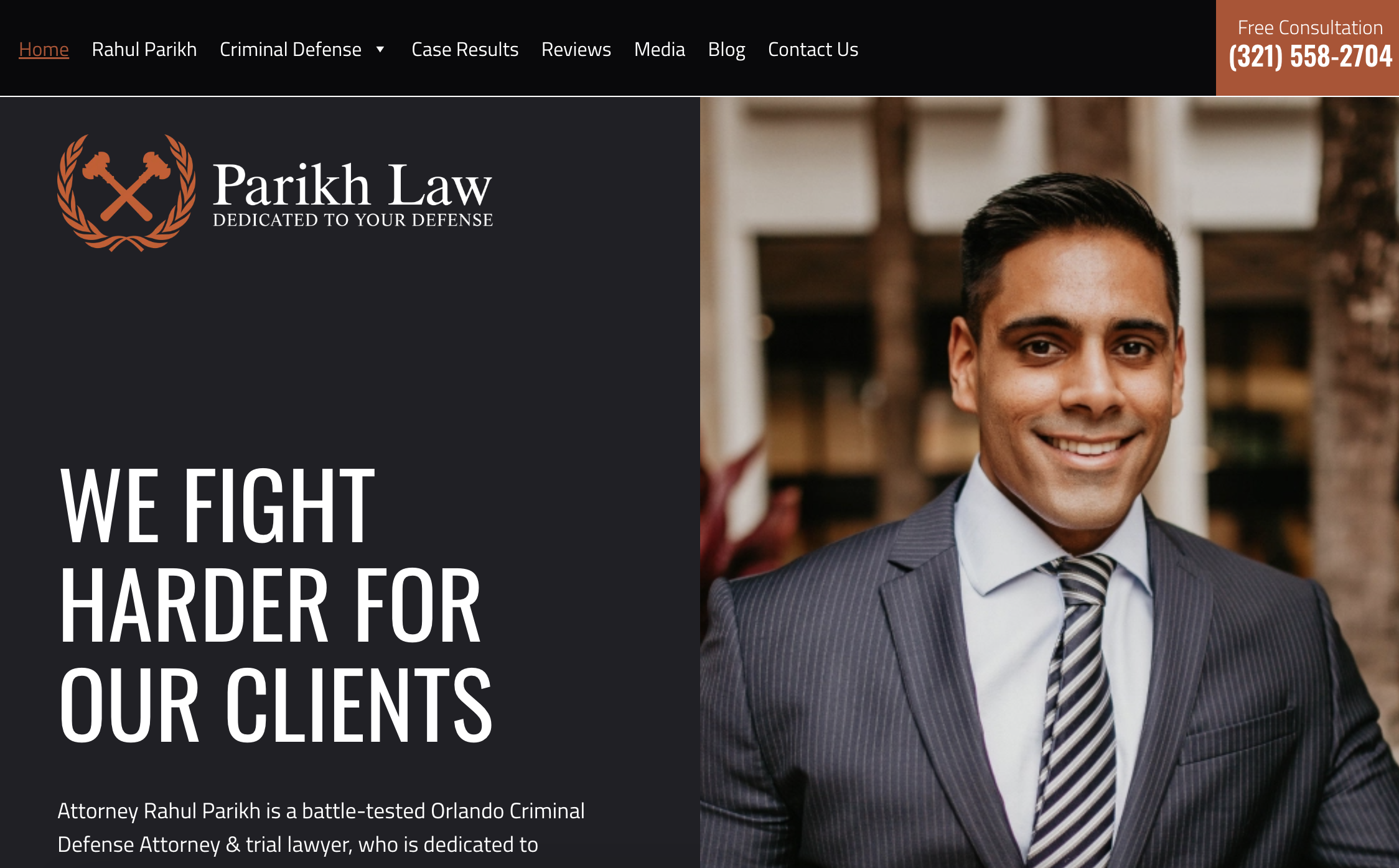 Parikh Law 主页显示律师 Rahul Parikh,带有星级评价和媒体徽章