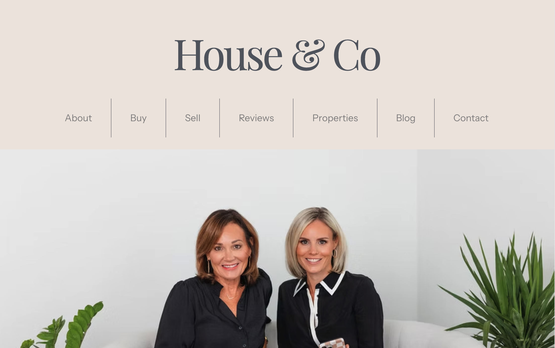 Kim and Javen House房地产团队网站首页,带有团队成员卡片