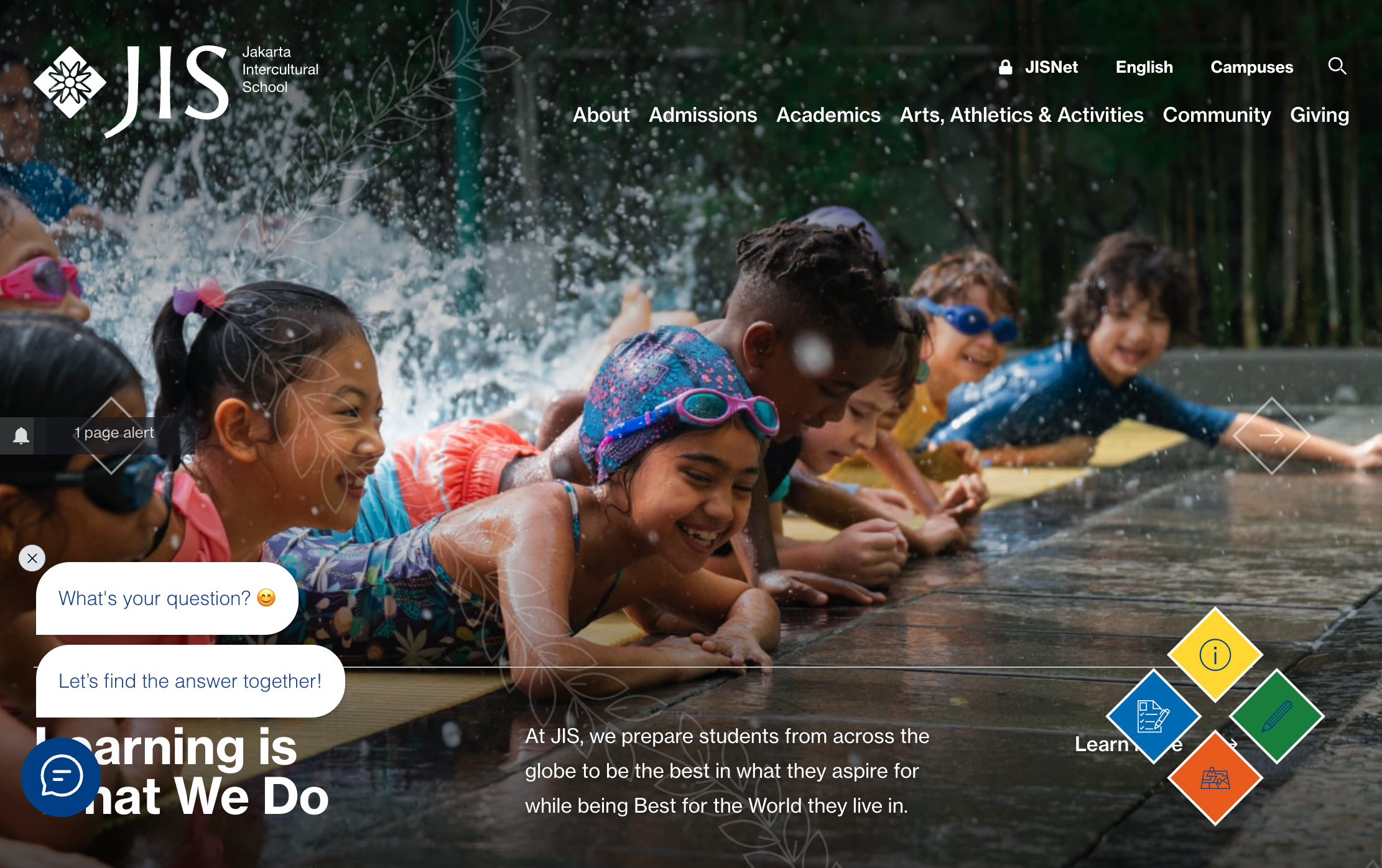 「世界のために最高を目指すインドネシアでの学び」というタグラインとキャンパスの画像があるJakarta Intercultural Schoolのホームページ