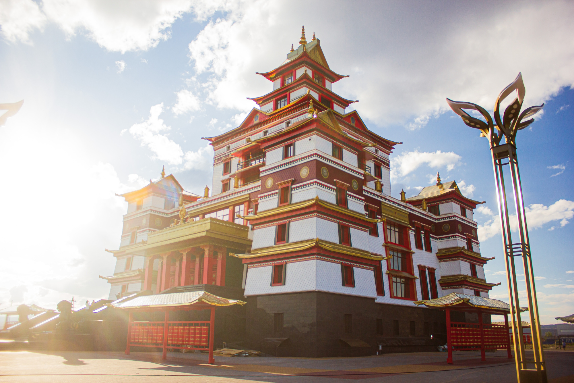 Главный храм Тубтен Шедруб Линг