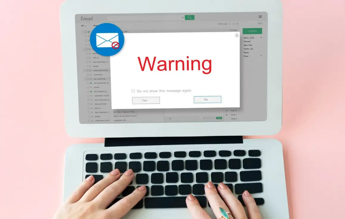 E-mail pop-up warning message on a computer