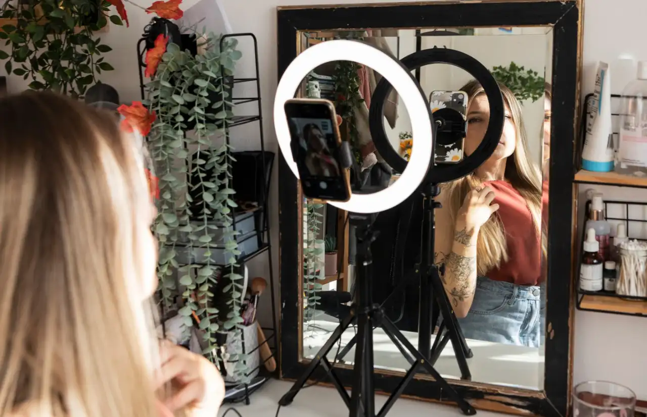 a girl doing live stream on tiktok