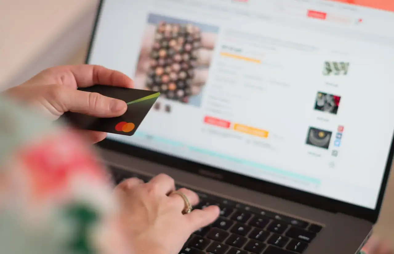 people paying for online shopping