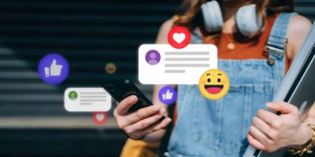 woman uses chatbot getting happy feedback and emojis