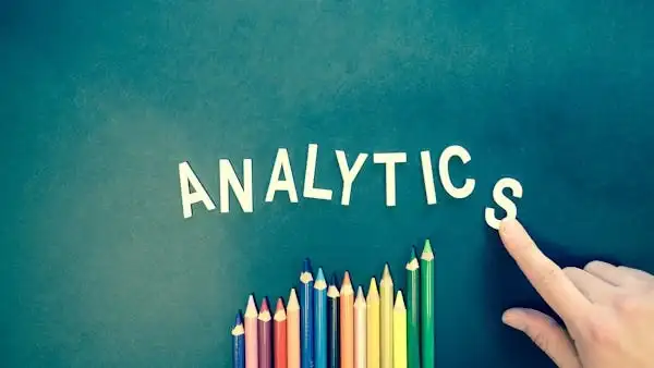 a graphic symbolizing analytics in digital marketing