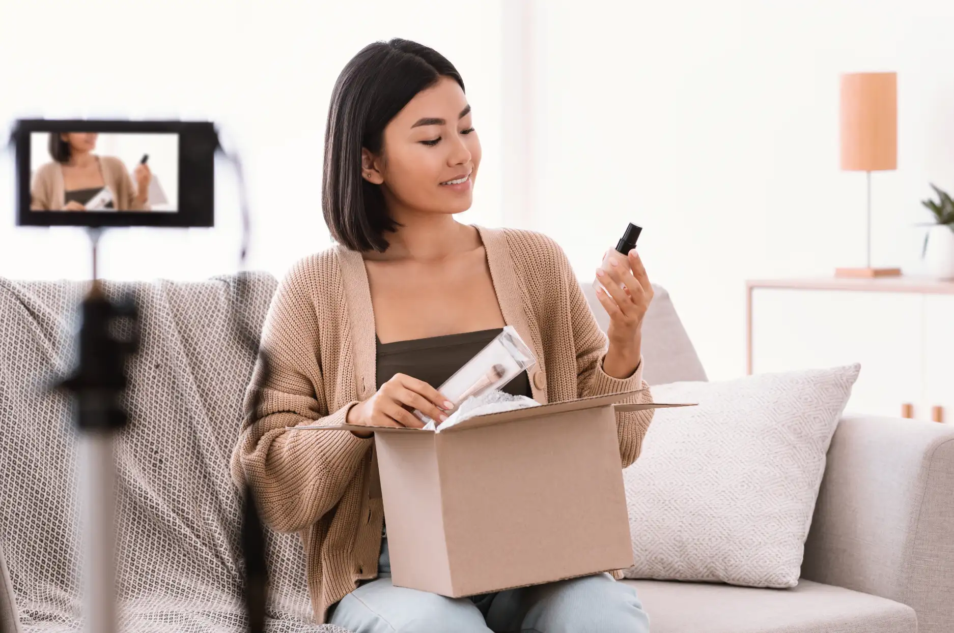 A customer unboxing a beautifully packaged product from a start beauty brand online, highlighting the importance of the customer experience. A customer unboxing a beautifully packaged product from a start beauty brand online, highlighting the importance of the customer experience.