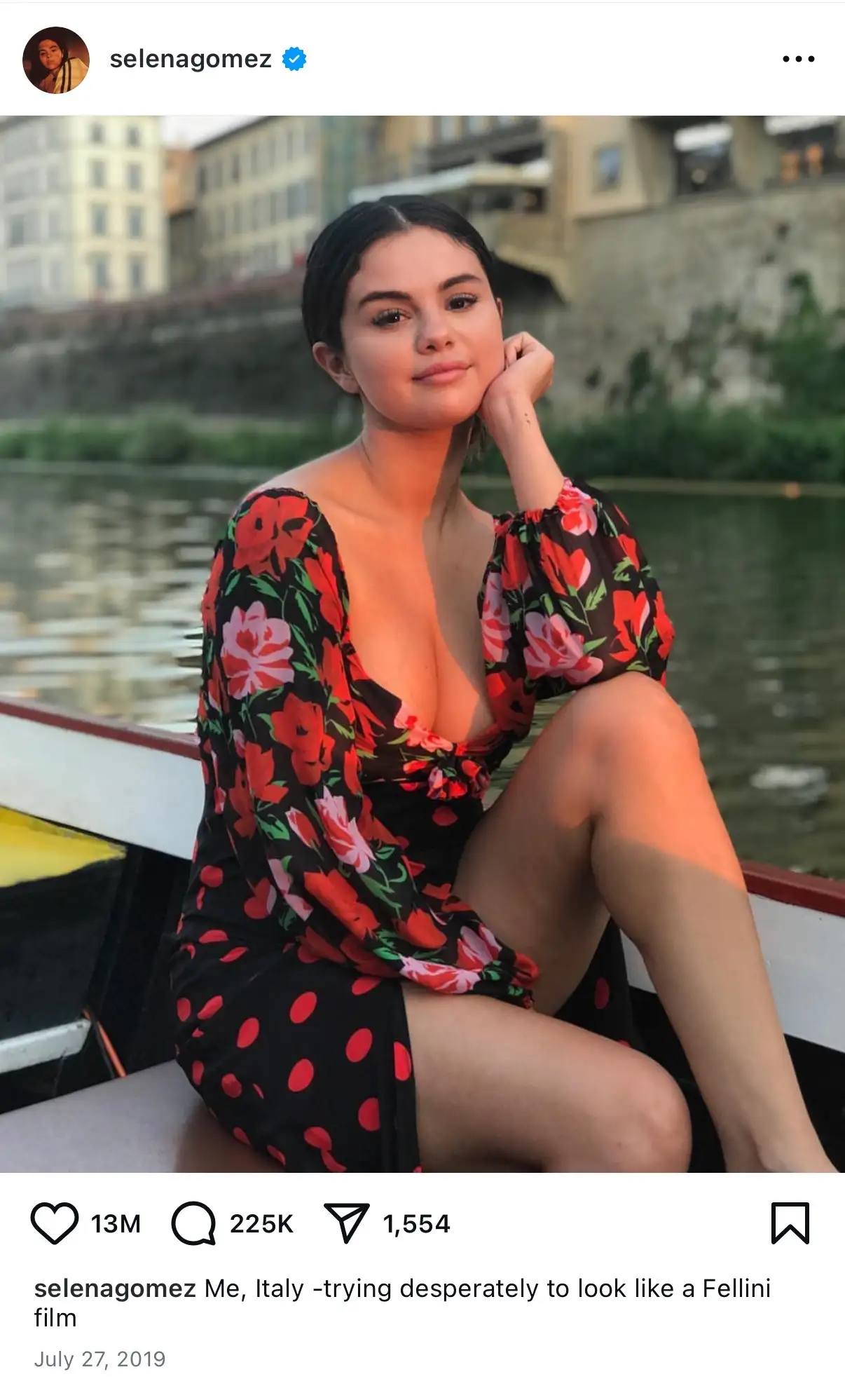Selena Gomez solo photo on the boat